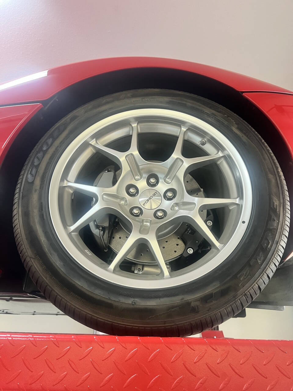 Used 2005 Ford GT RWD image 20