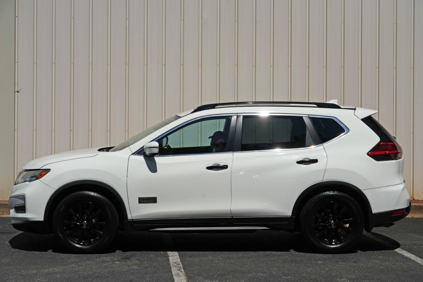 Used 2017 Nissan Rogue SV FWD image 44