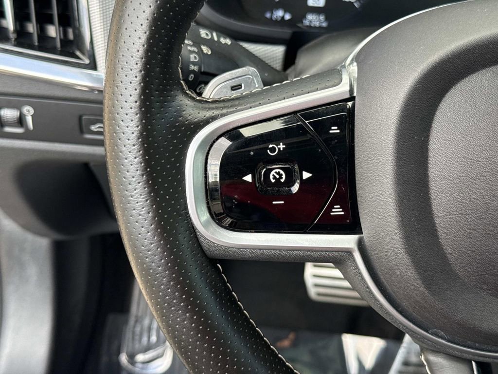 Used 2018 Volvo V90 T5 R-Design image 44