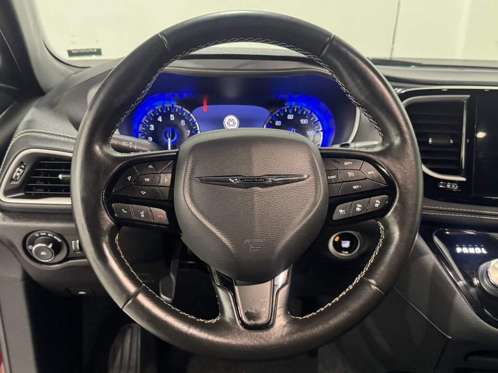 Used 2021 Chrysler Pacifica Touring w/ S Appearance Package FWD image 5