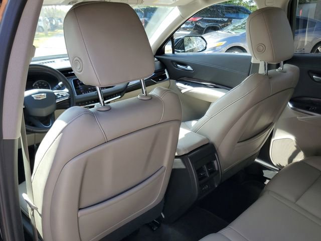 Used 2022 Cadillac XT4 Luxury w/ Driver Awareness Package image 12