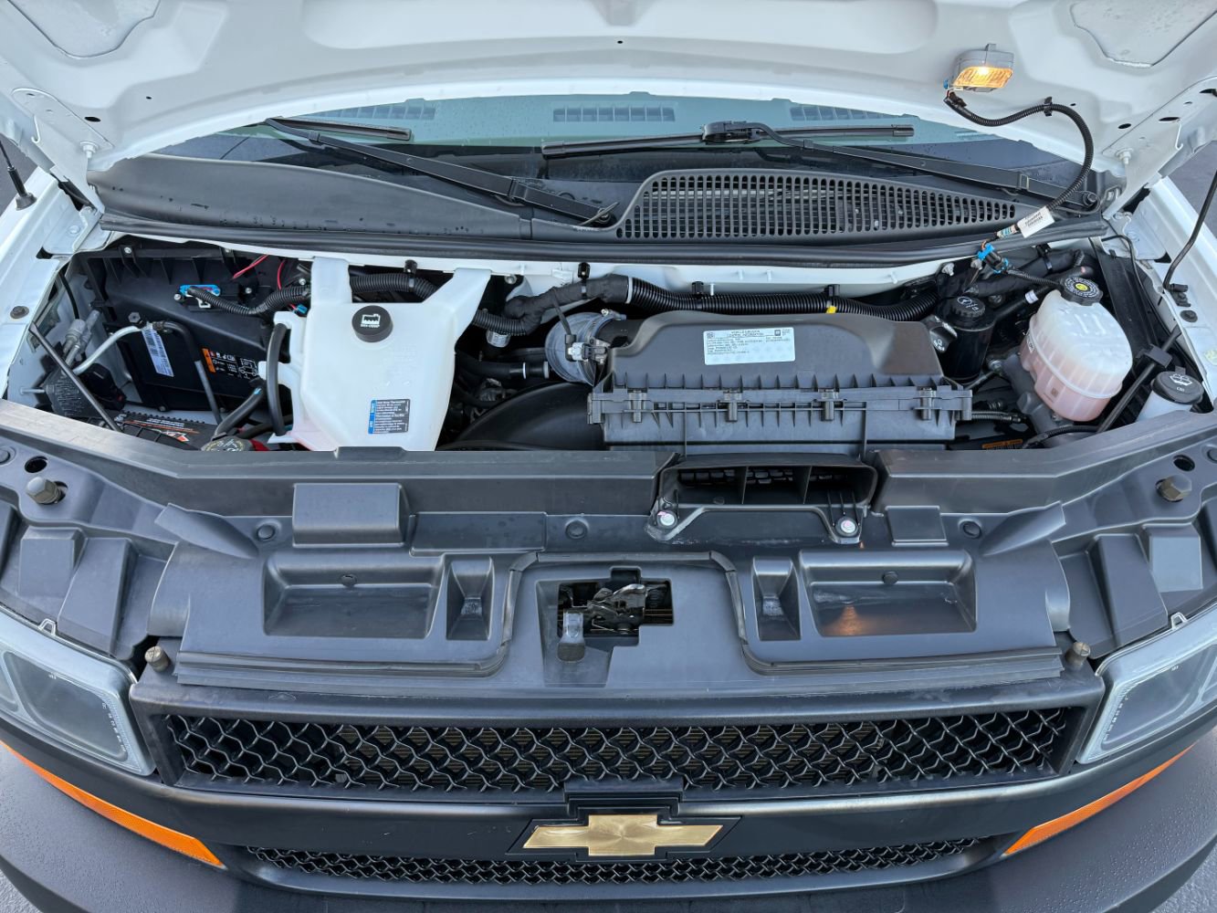 Used 2023 Chevrolet Express 2500 w/ Driver Convenience Package RWD image 3