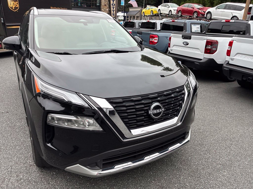 Used 2023 Nissan Rogue Platinum w/ Platinum Premium Package AWD/4WD image 2