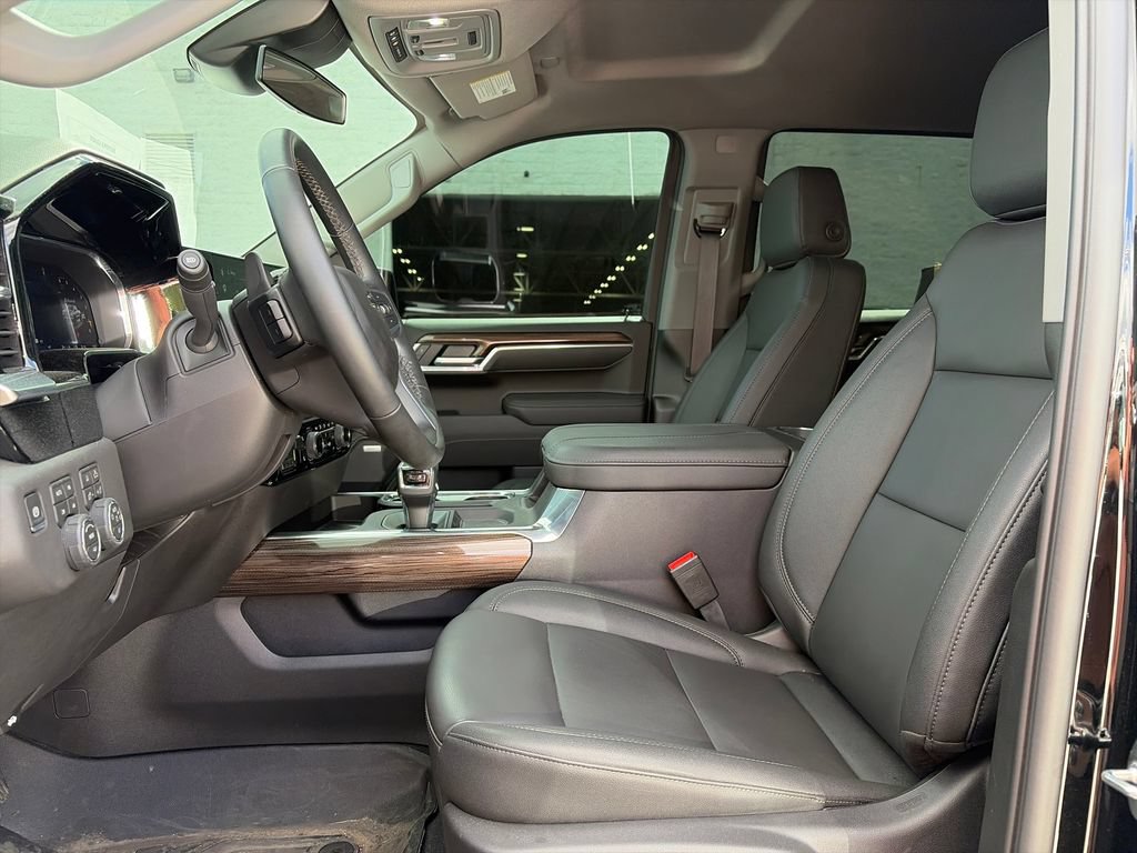 Used 2026 Chevrolet Silverado 1500 LT Trail Boss w/ LT Trail Boss Premium Package AWD/4WD image 12