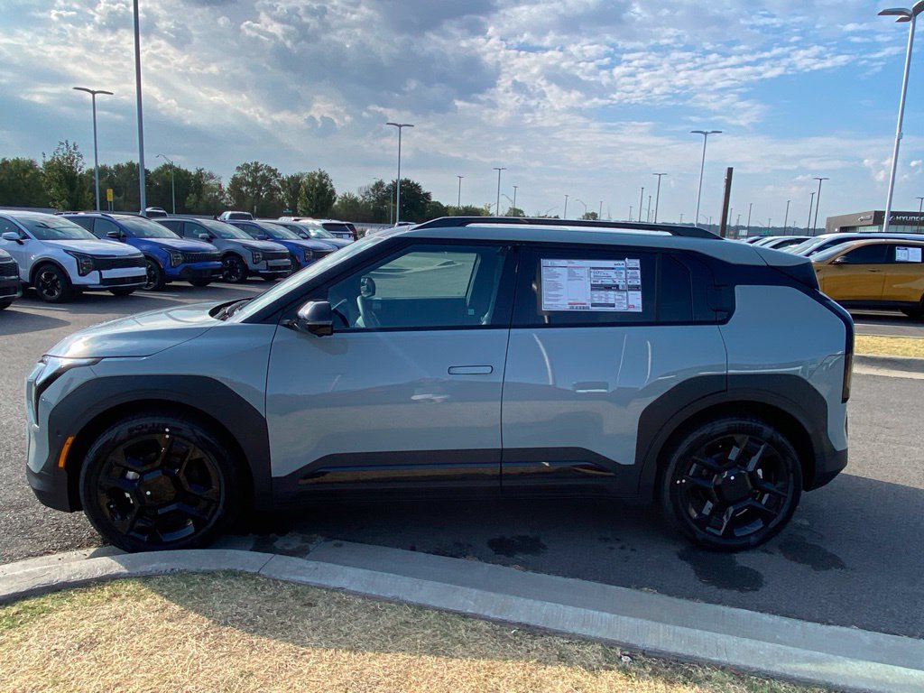 New 2027 Kia EV3 Land FWD image 4