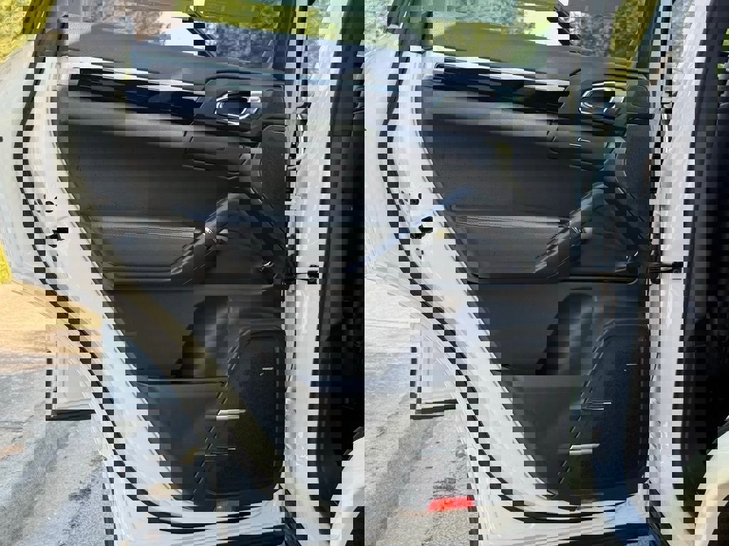 Used 2018 Porsche Cayenne Platinum Edition AWD/4WD image 27