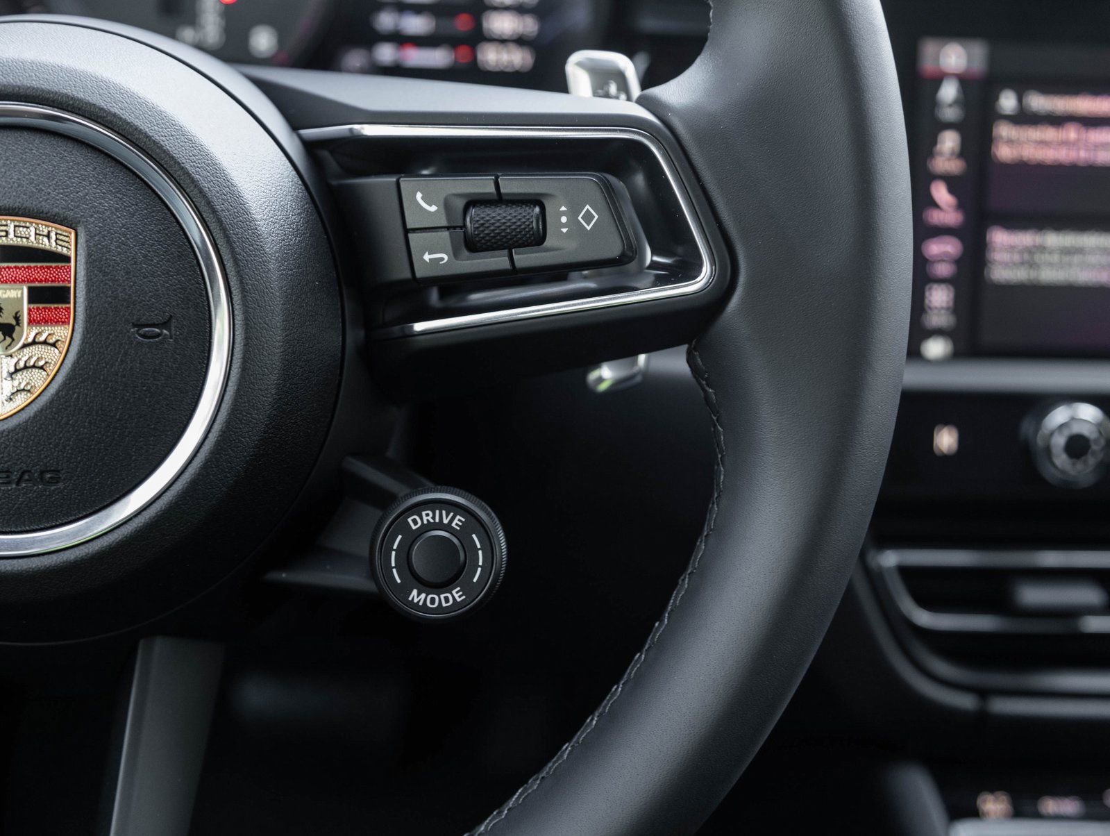 Certified 2026 Porsche Macan image 16