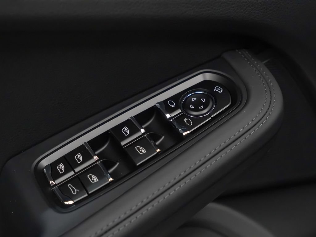 Certified 2026 Porsche Macan Turbo AWD/4WD image 21
