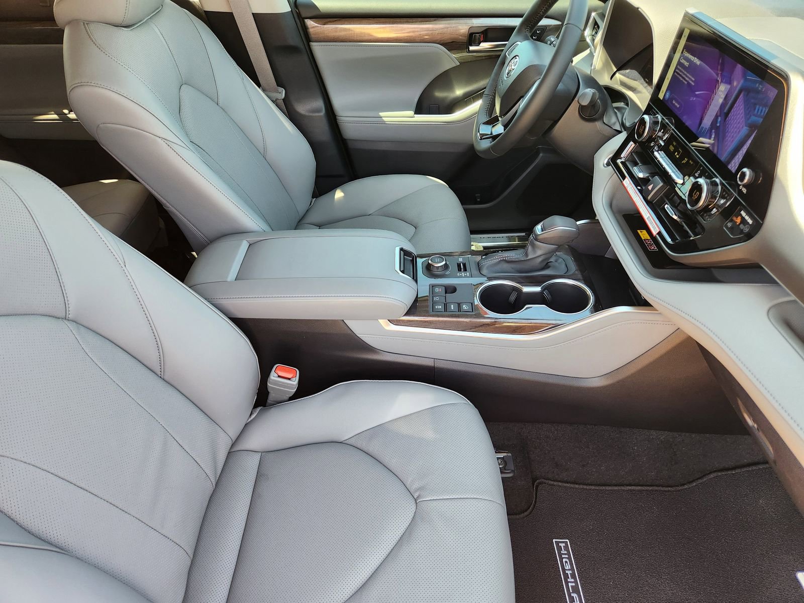 New 2026 Toyota Highlander Limited AWD/4WD image 13