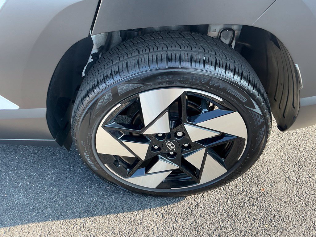 Certified 2025 Hyundai Kona Limited AWD/4WD image 15