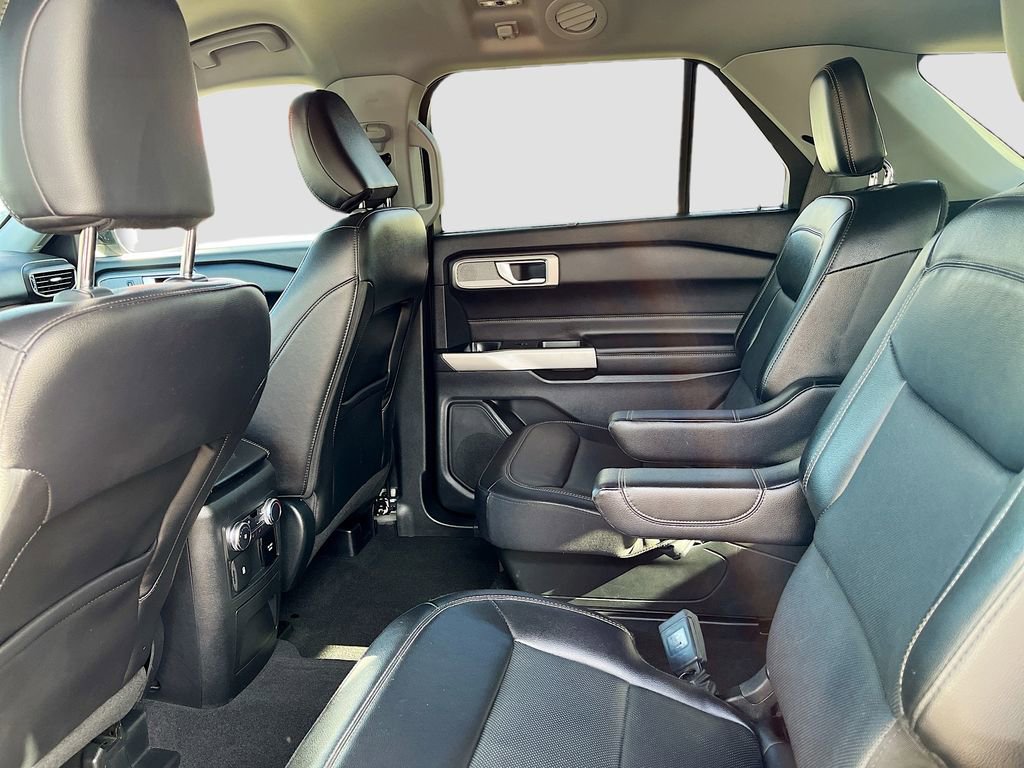 Used 2022 Ford Explorer Limited w/ Equipment Group 301A AWD/4WD image 25