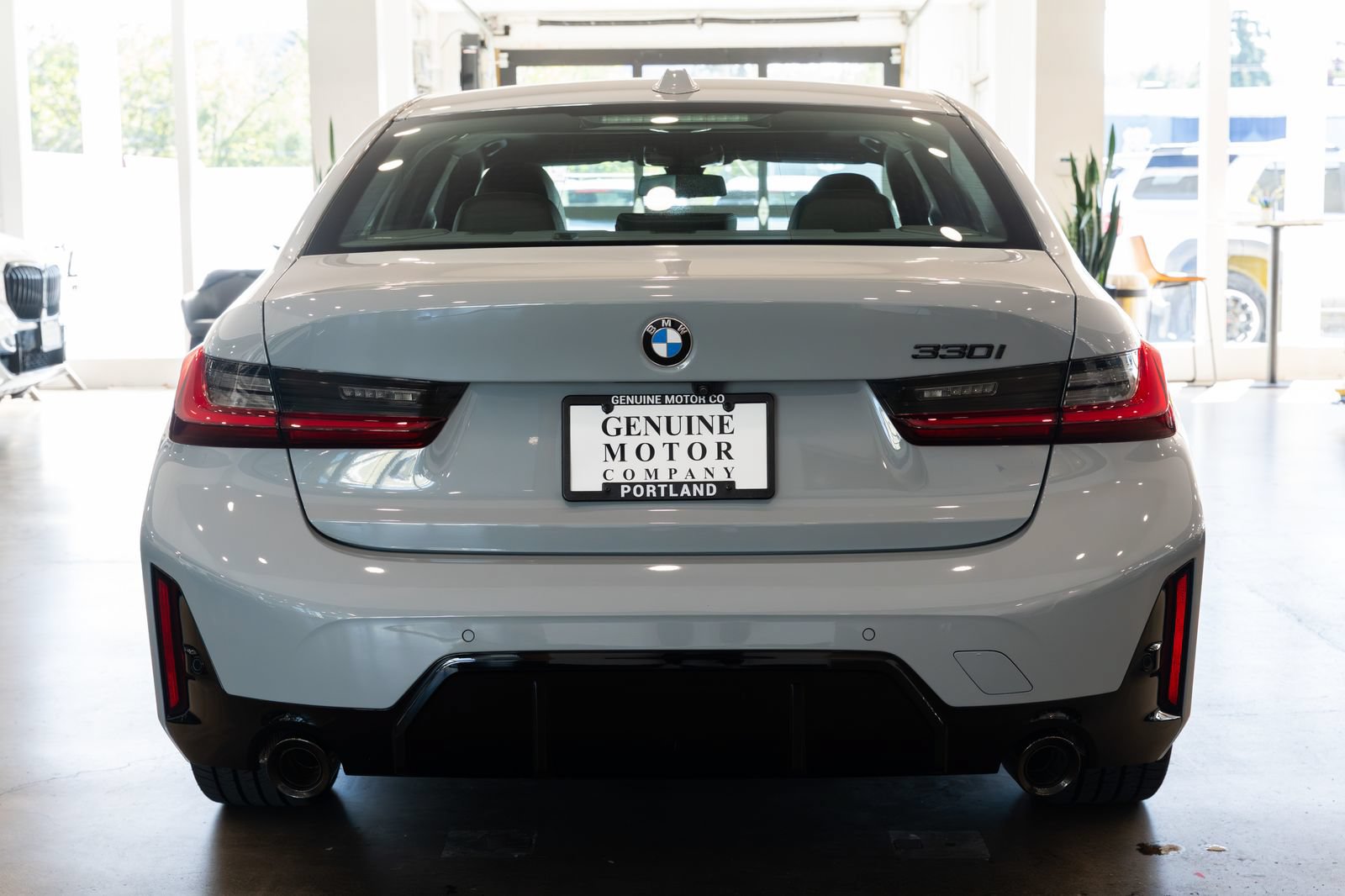 Used 2024 BMW 330i Sedan w/ M Sport Package RWD image 5