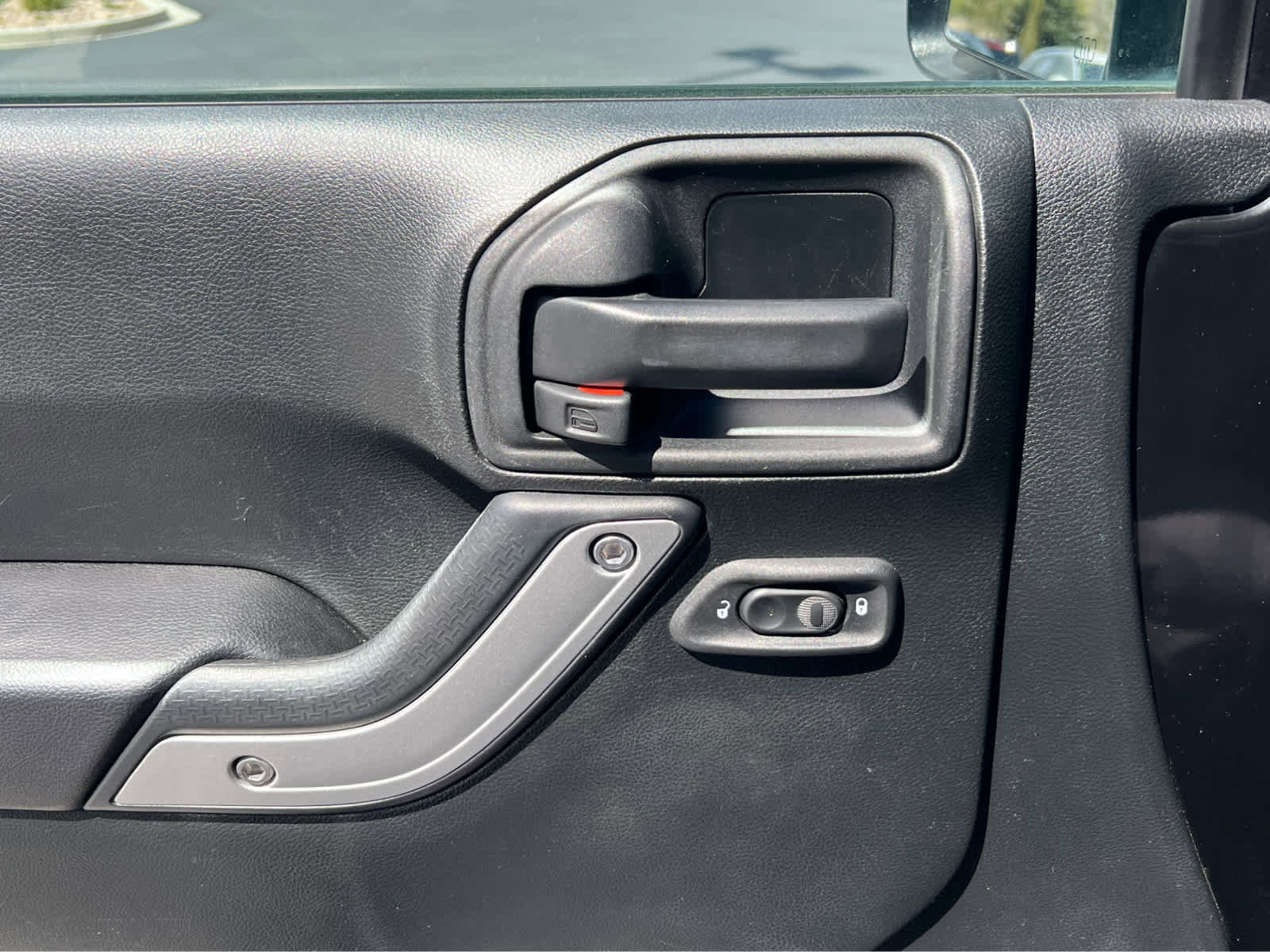 Used 2018 Jeep Wrangler Sahara w/ Connectivity Group image 27