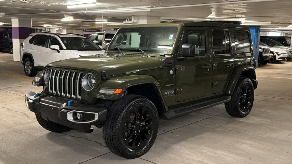Used 2023 Jeep Wrangler Unlimited Sahara w/ Cold Weather Group AWD/4WD image 2