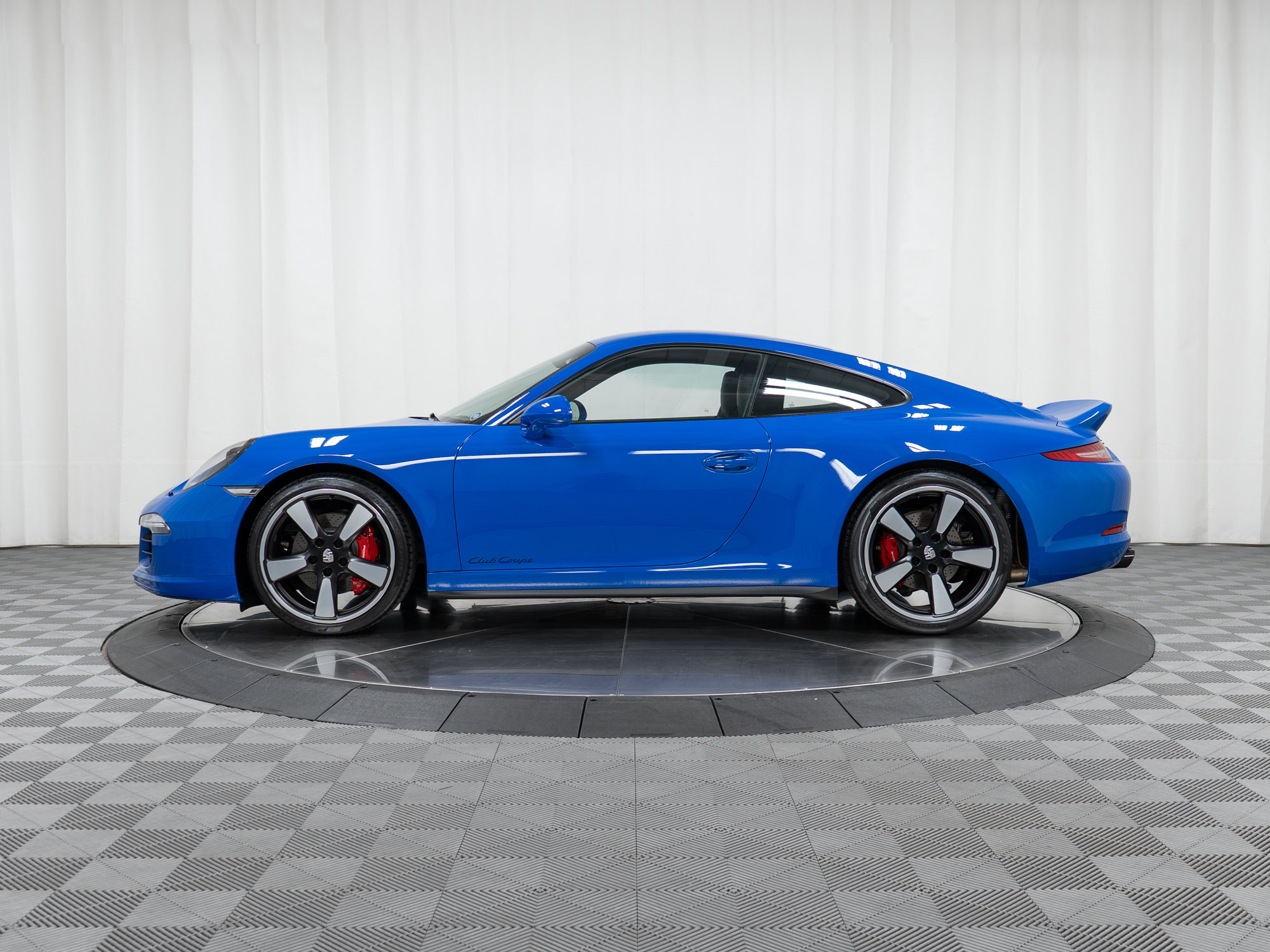 Certified 2016 Porsche 911 Carrera GTS RWD image 2