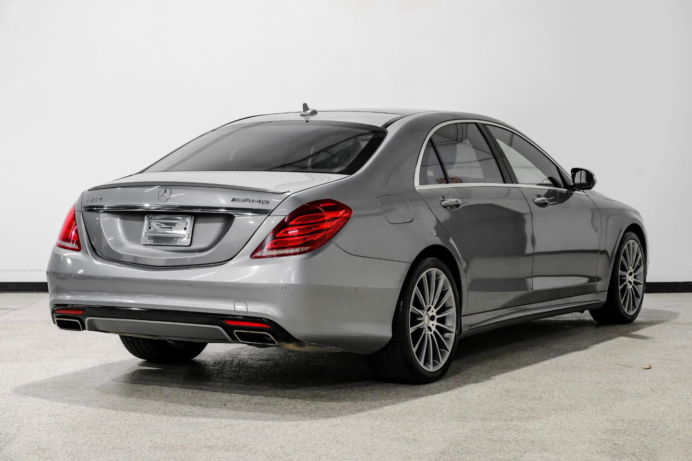 Used 2015 Mercedes-Benz S 550 Sedan w/ Sport Package w/ Sport Package image 6
