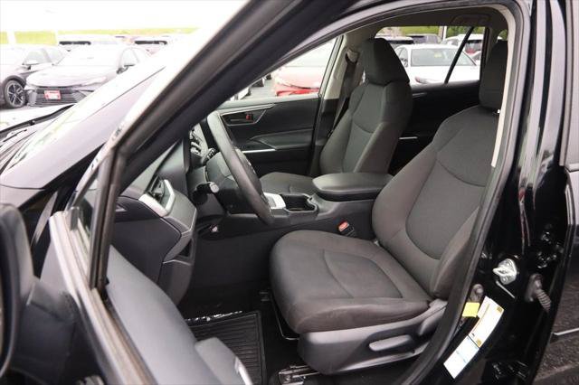 Certified 2022 Toyota RAV4 LE AWD/4WD image 8