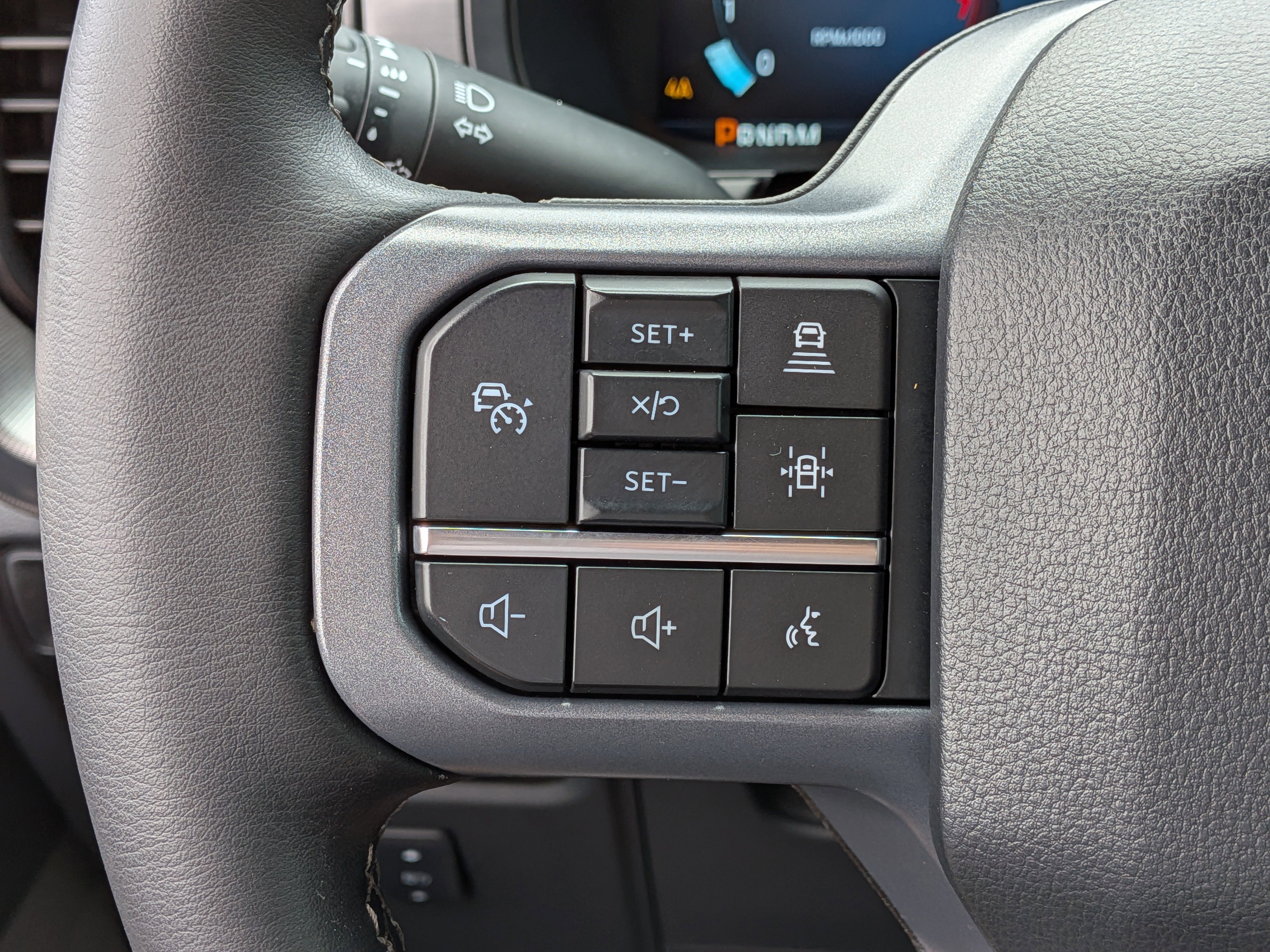 Used 2025 Ford F150 Lariat w/ Equipment Group 501A Mid image 24