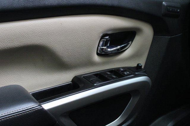 Used 2016 Nissan Titan SL image 12