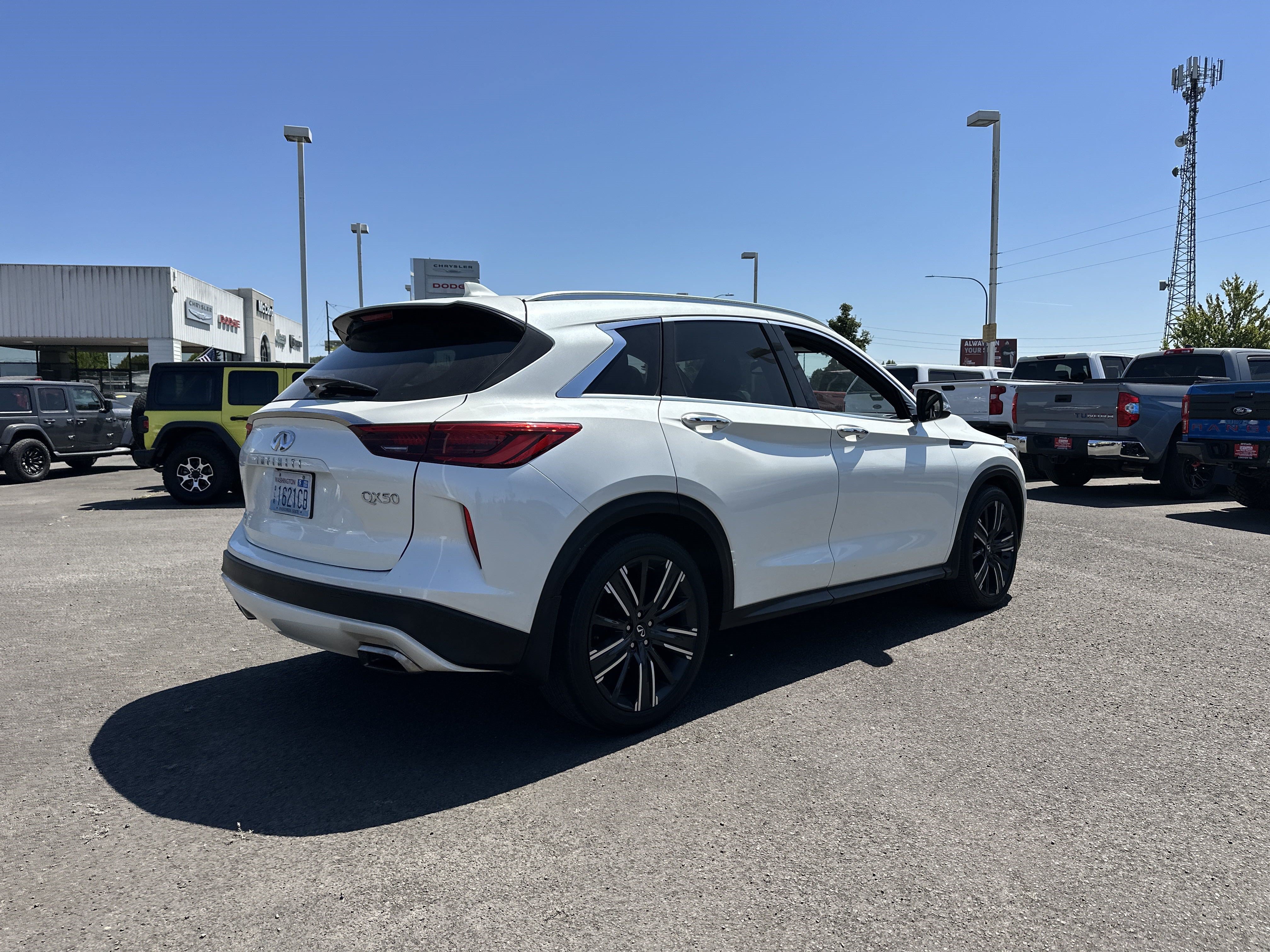 Used 2021 INFINITI QX50 Luxe w/ Appearance Package AWD/4WD image 6