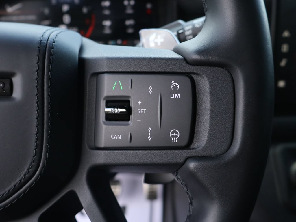 Used 2025 Land Rover Defender 110 AWD/4WD image 28