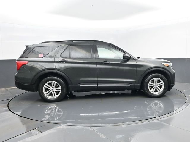 Used 2022 Ford Explorer XLT w/ Equipment Group 202A image 4
