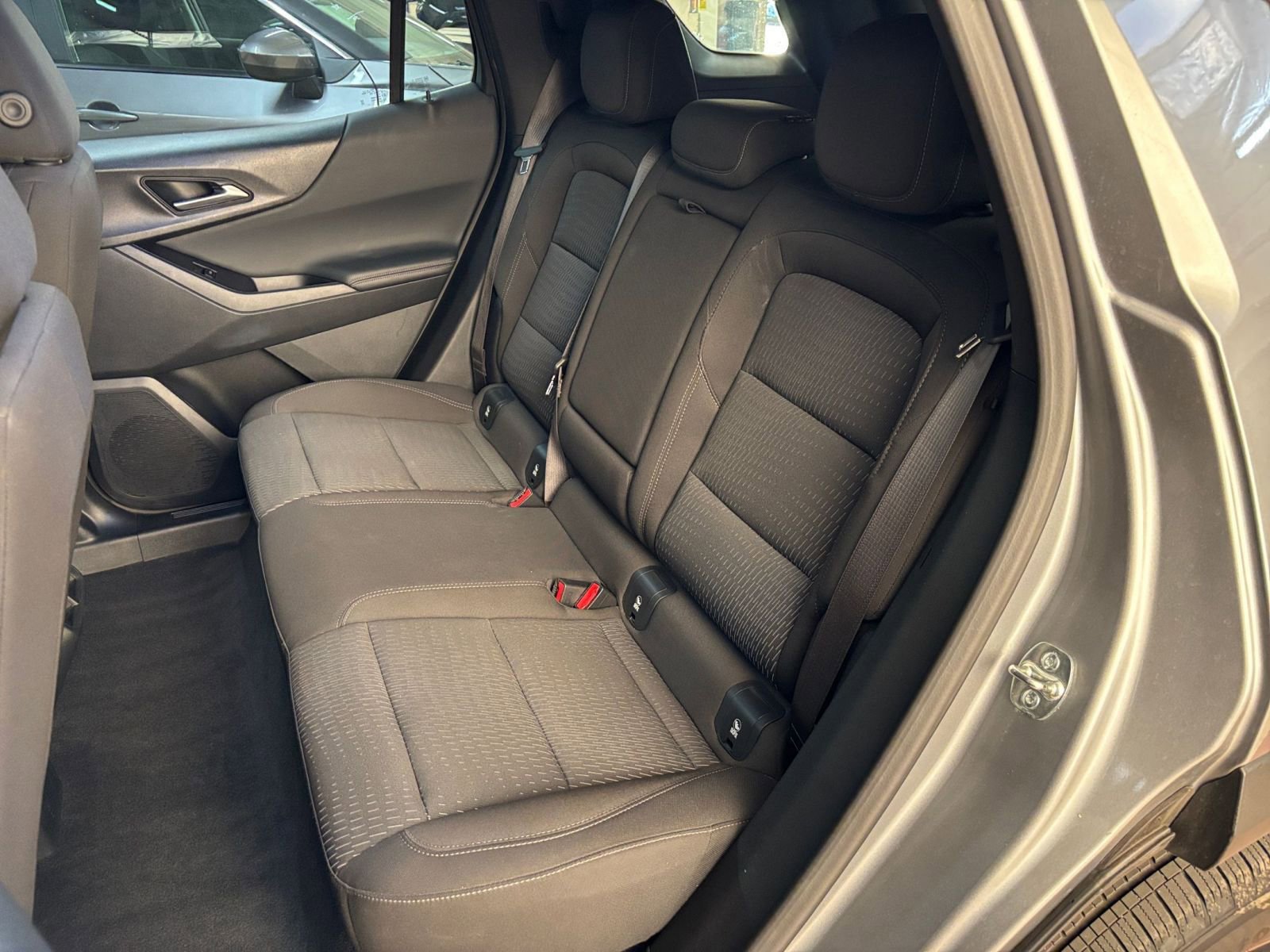 Used 2025 Chevrolet Equinox LT FWD image 38
