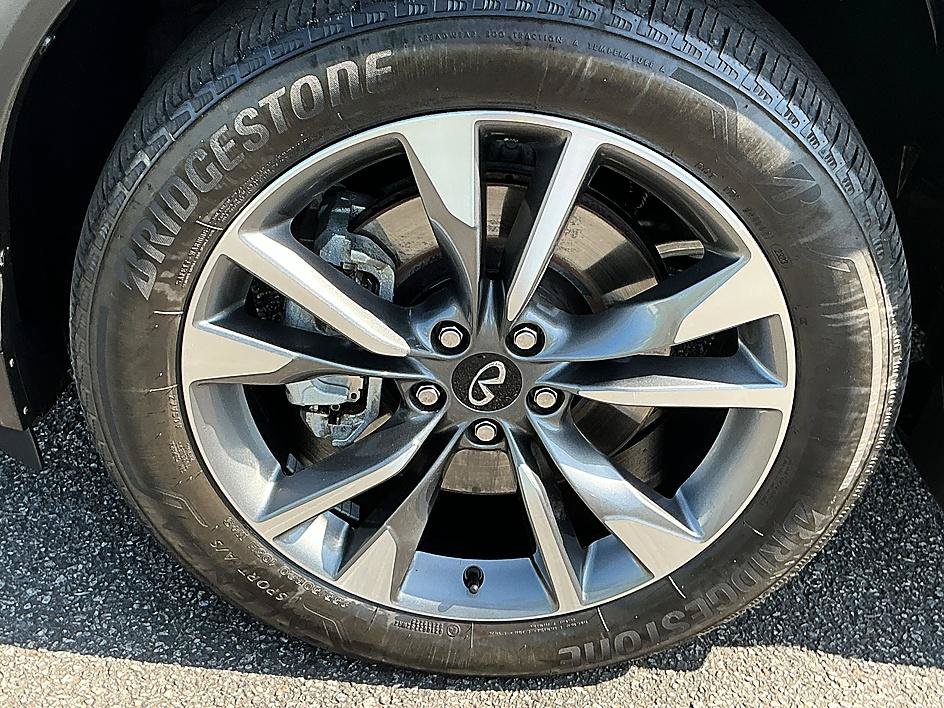 Used 2023 INFINITI QX60 Luxe w/ Cargo Package FWD image 9