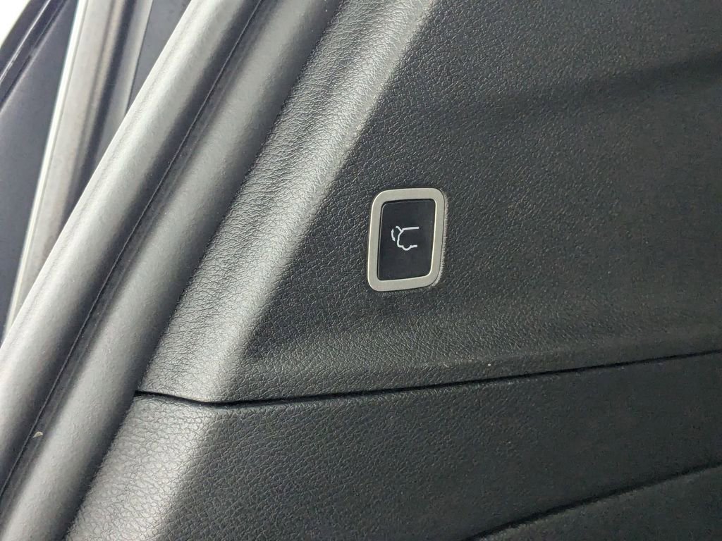 Used 2025 Chrysler Pacifica Select image 27