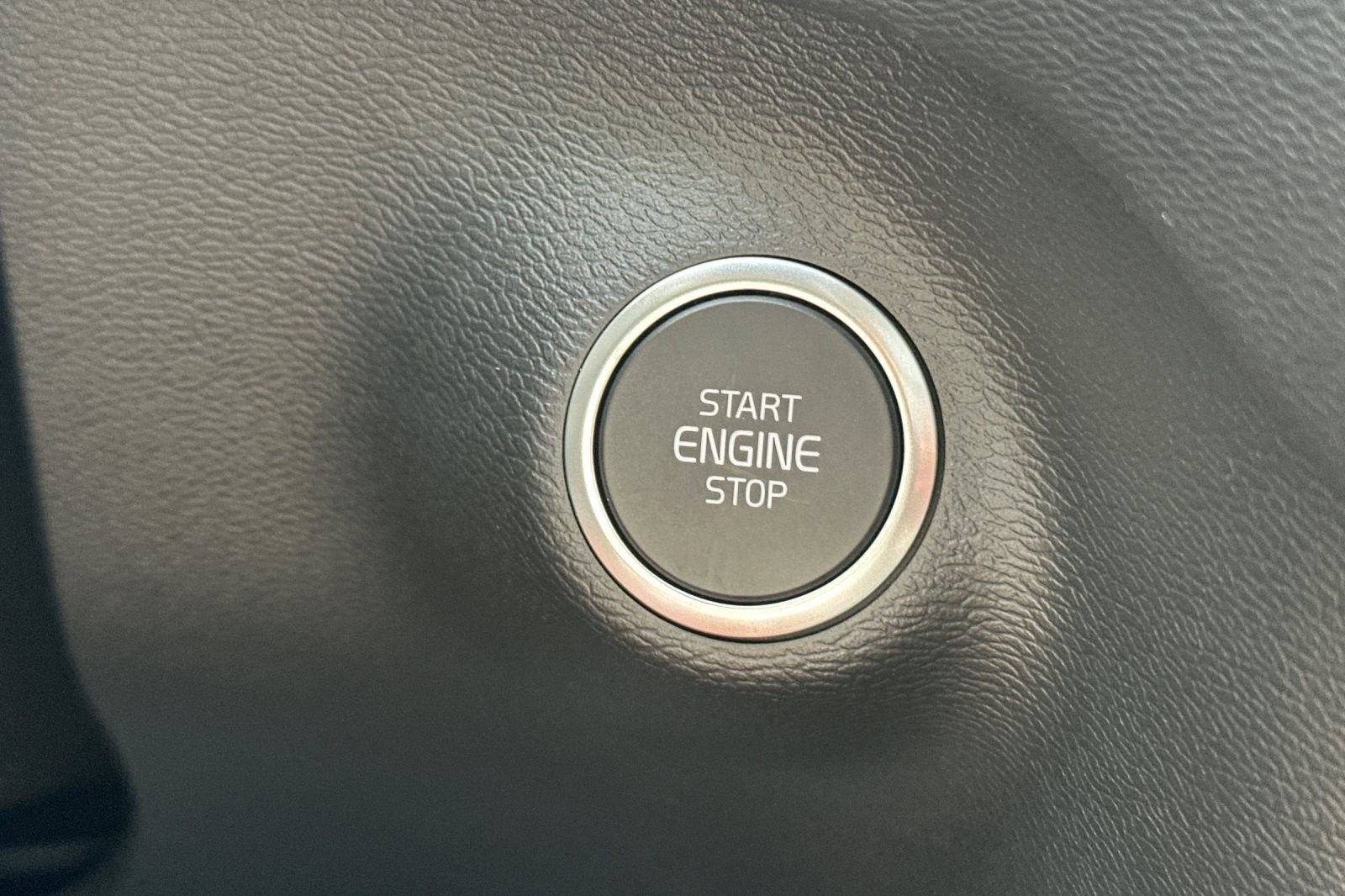 New 2026 Volvo XC40 B5 Ultra w/ Climate Package image 25