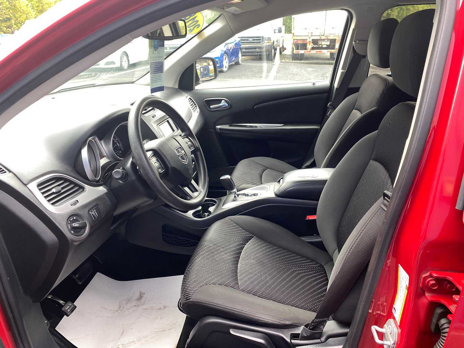 Used 2018 Dodge Journey SE FWD image 9