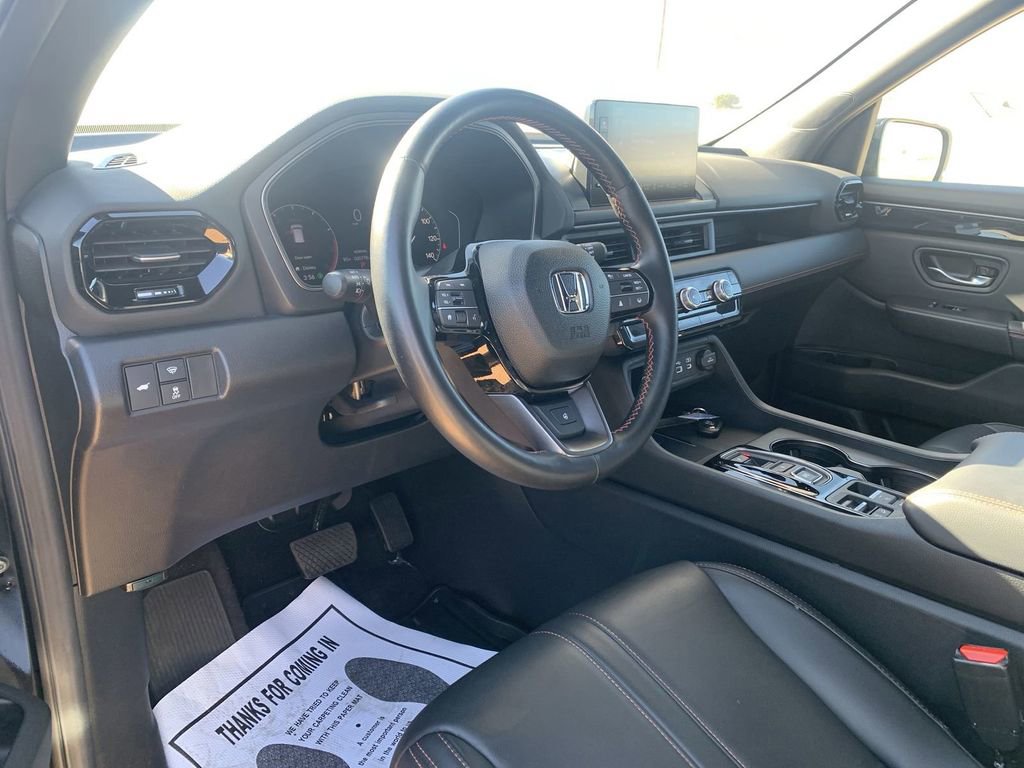 Used 2025 Honda Pilot TrailSport image 7