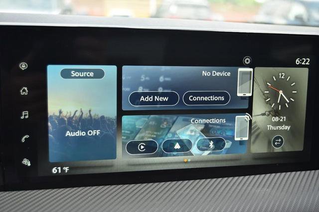 New 2025 Nissan Kicks SR image 14