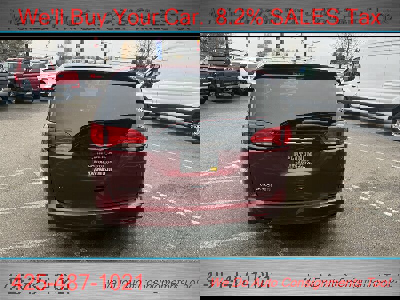 Used 2023 Chrysler Voyager LX image 4