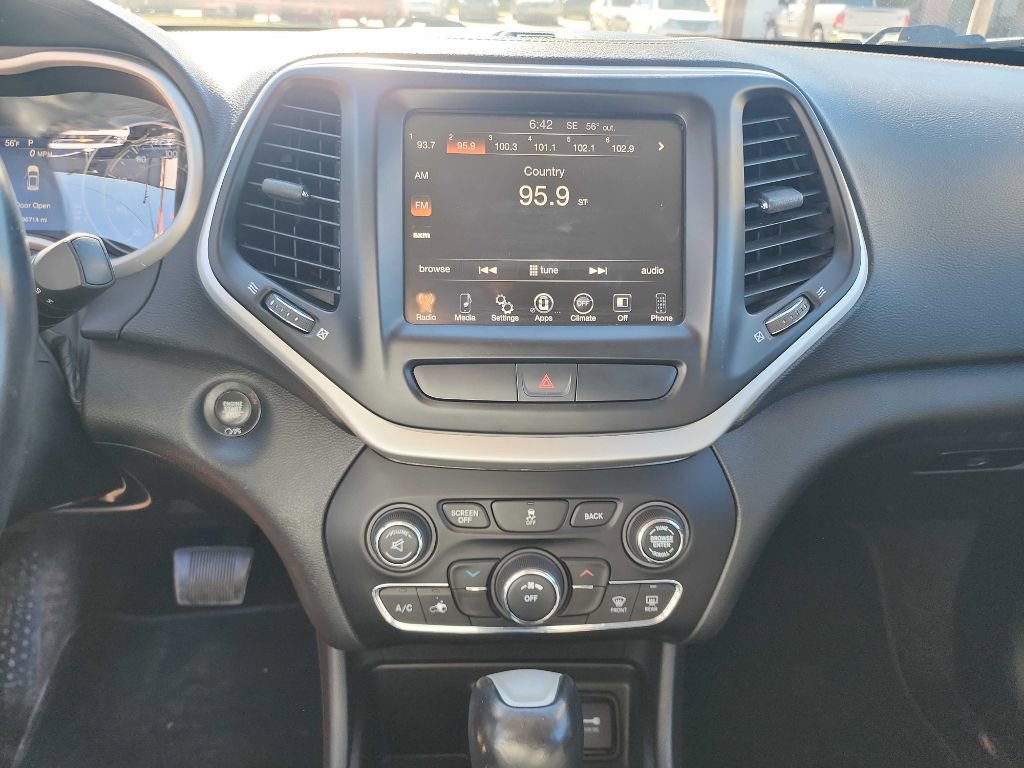 Used 2018 Jeep Cherokee Latitude Plus image 19