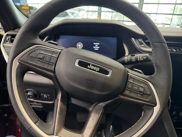 Used 2025 Jeep Grand Cherokee L Limited image 21