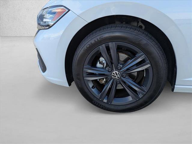 Used 2024 Volkswagen Jetta SE w/ Black Wheel Package image 22