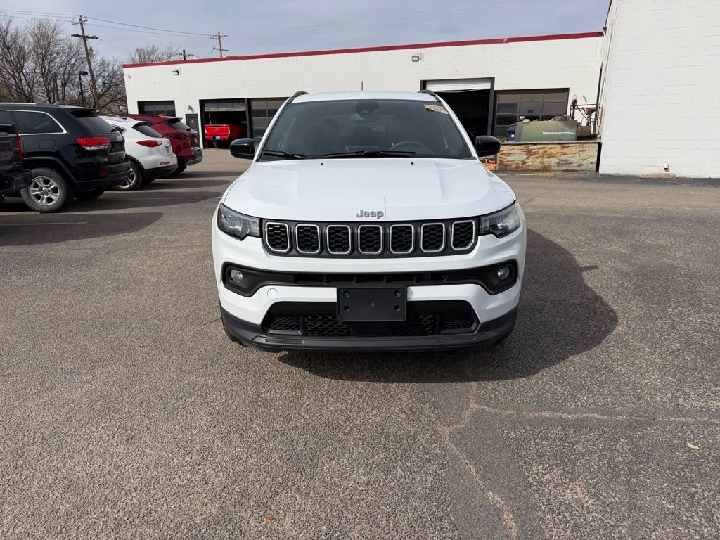 Used 2025 Jeep Compass Latitude video 2