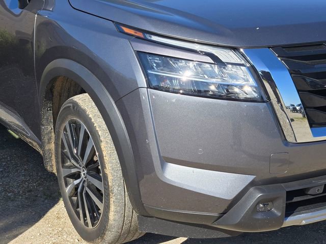 Used 2023 Nissan Pathfinder Platinum w/ Cargo Package image 4