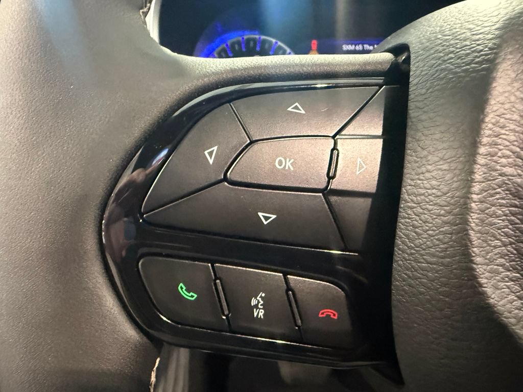 Used 2025 Chrysler Pacifica Limited FWD image 18