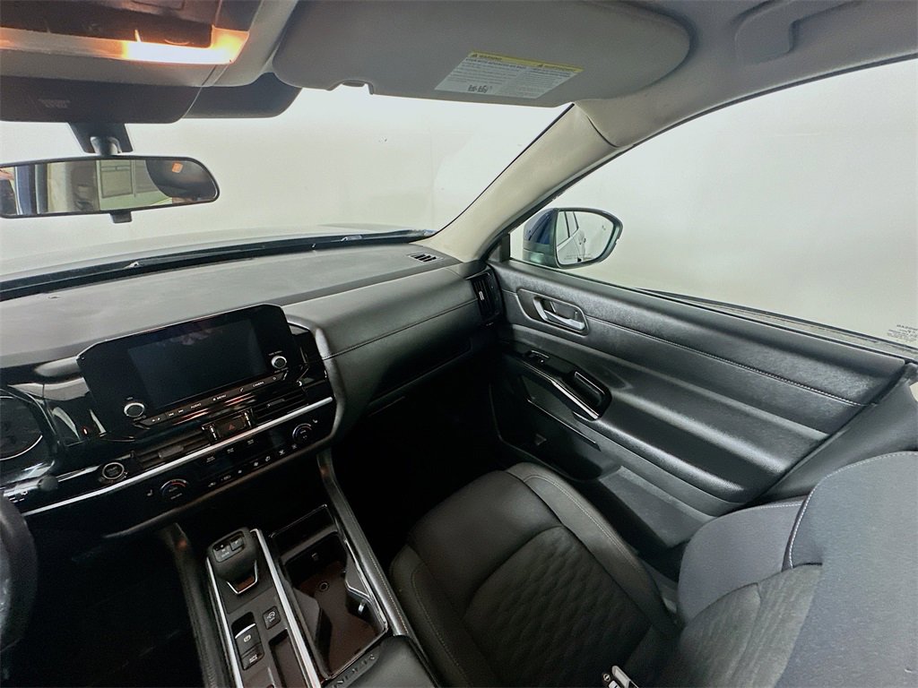 Used 2022 Nissan Pathfinder SV w/ SV Premium Package image 11