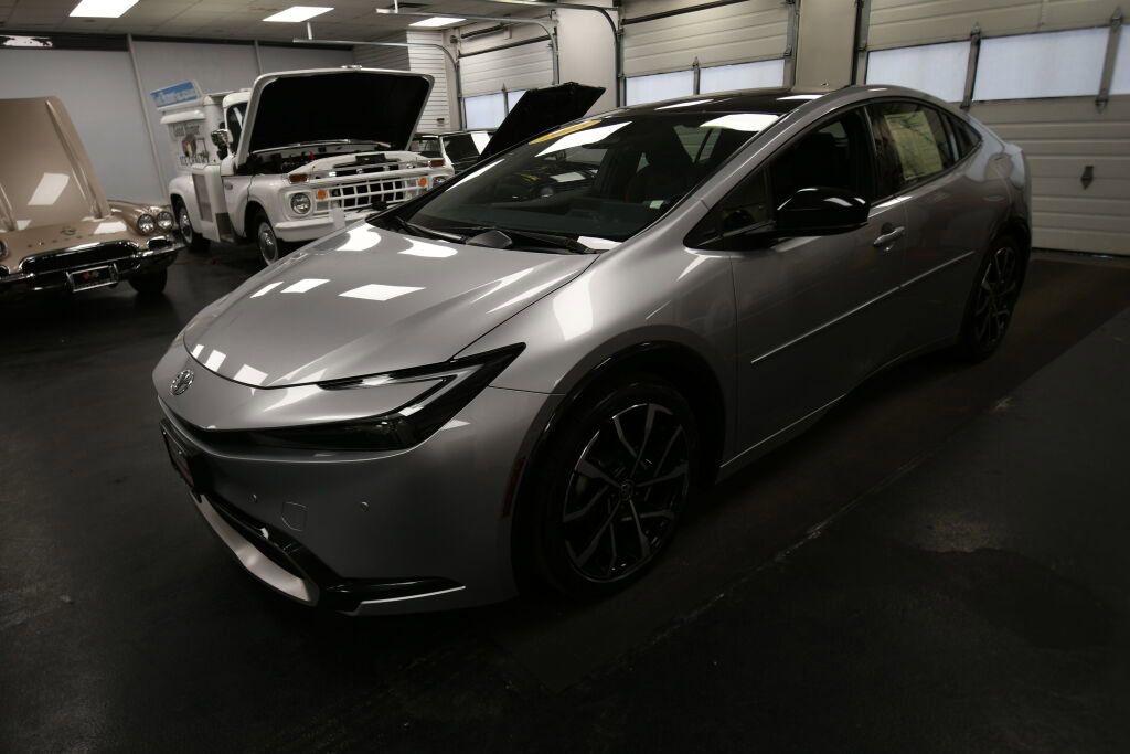 Used 2023 Toyota Prius Prime FWD image 4