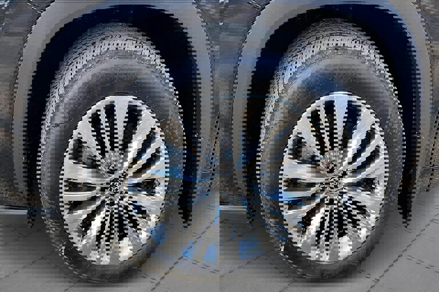 Used 2025 Toyota Highlander Platinum AWD/4WD image 11