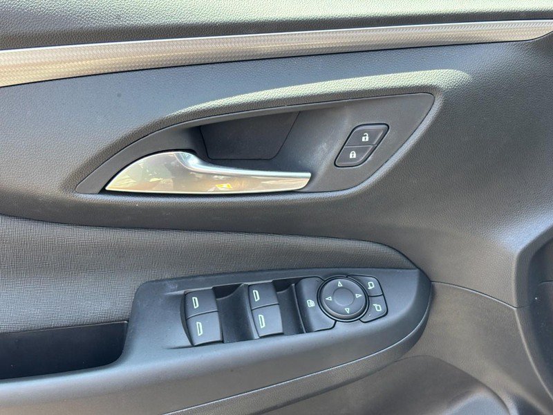 Certified 2025 Buick Envista Avenir FWD image 17