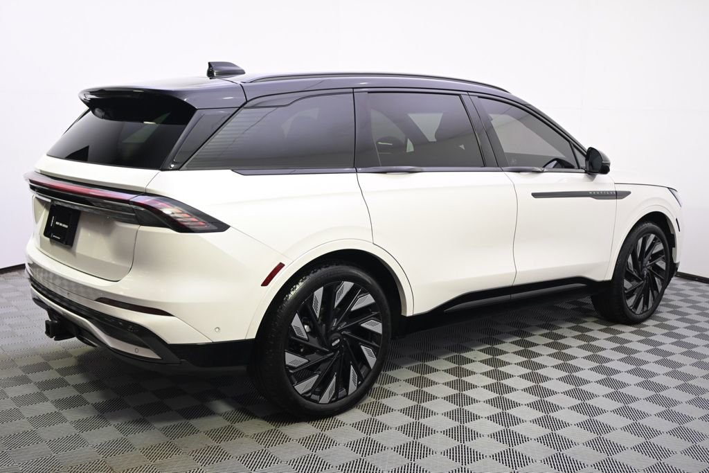 Used 2024 Lincoln Nautilus Reserve w/ Equipment Group 202A AWD/4WD image 7