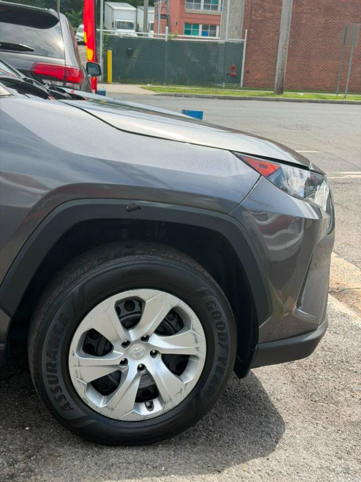 Used 2022 Toyota RAV4 LE AWD/4WD image 15