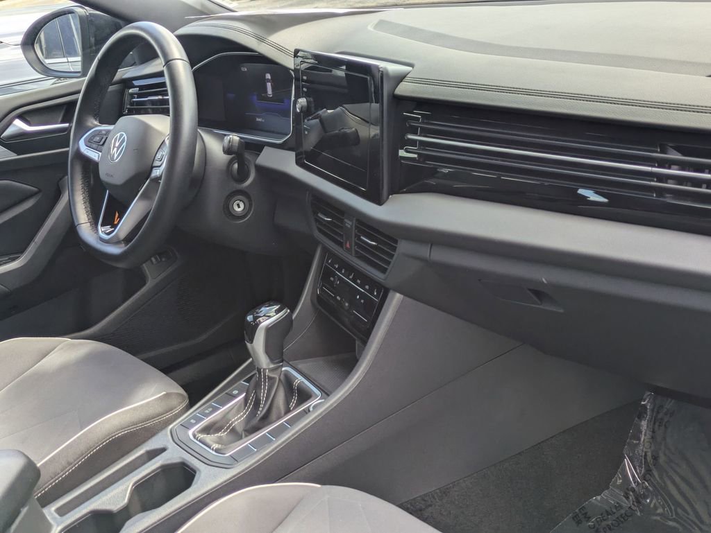 Used 2025 Volkswagen Jetta Sport image 29