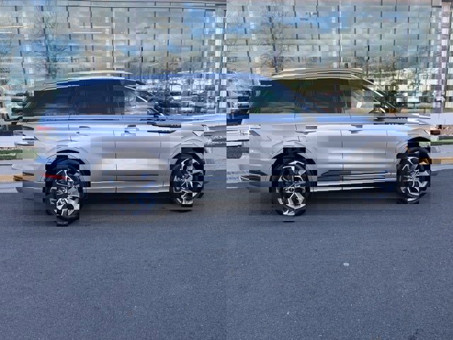 Used 2023 Lincoln Aviator Grand Touring w/ Equipment Group 301A image 9