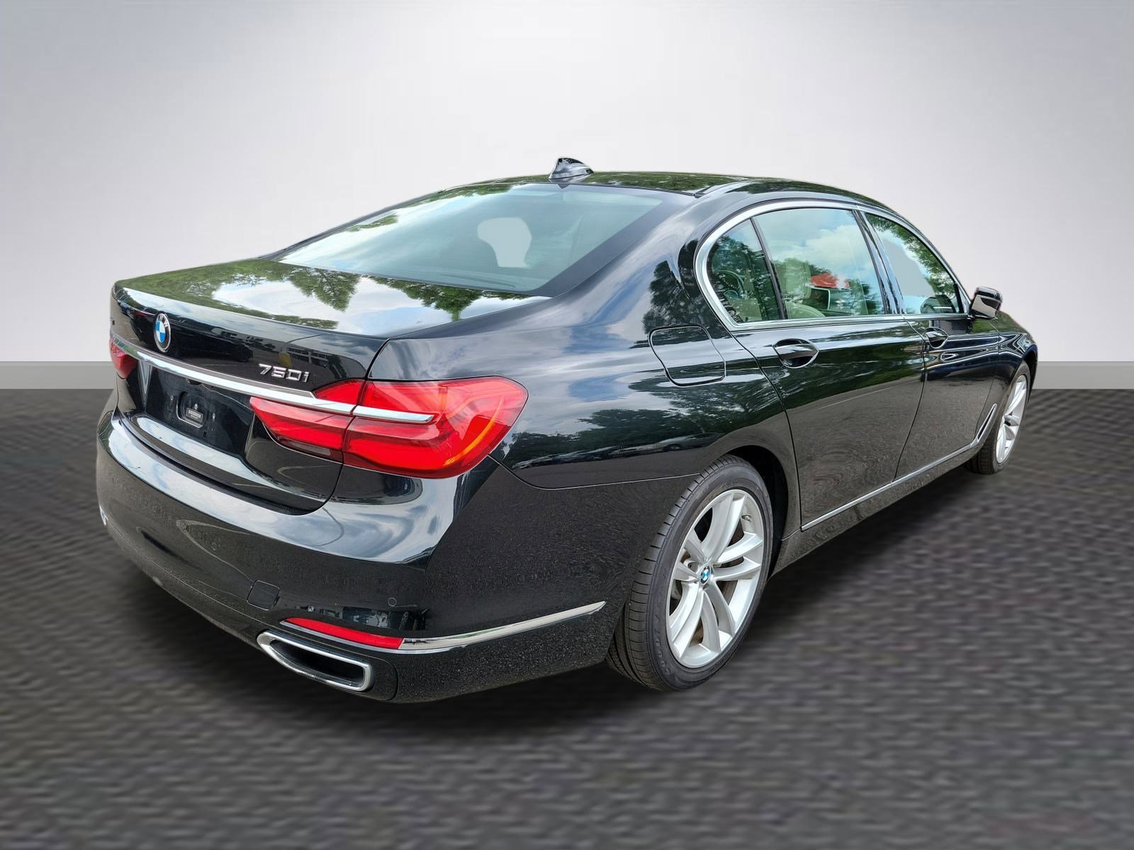 Used 2018 BMW 750i xDrive image 5