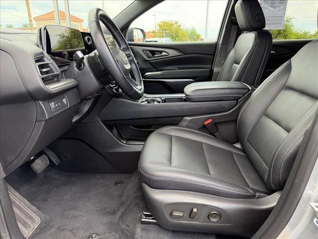 Certified 2025 Chevrolet Traverse LT FWD image 6